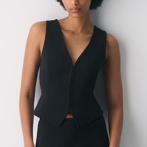 Aritzia • Attire Wilfred Black Eyelet Hook Plunging V Neck Fitted Vest